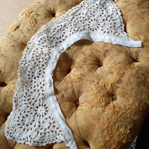 Early French Cutwork and Embroidery Fine White Cotton Collar