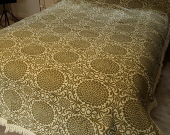 Vintage 1970s Bedspread.  Olive Green and Cream.