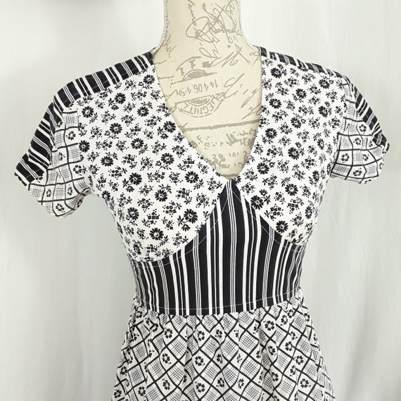 SALE Original 1970s Cotton Black and White Tiered… - image 1