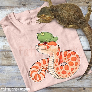 Hognose Snake T-Shirt, Snake with Frog Silly Reptile Apparel, Cute Hognose Gift Tee for Snake Lovers
