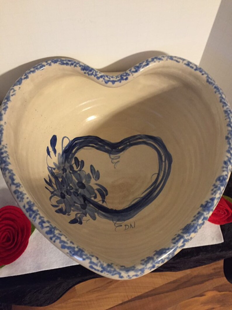 Casey Pottery Marshall Texas Heart Shaped Hand Turned Bowl Blue Fruit 10x10