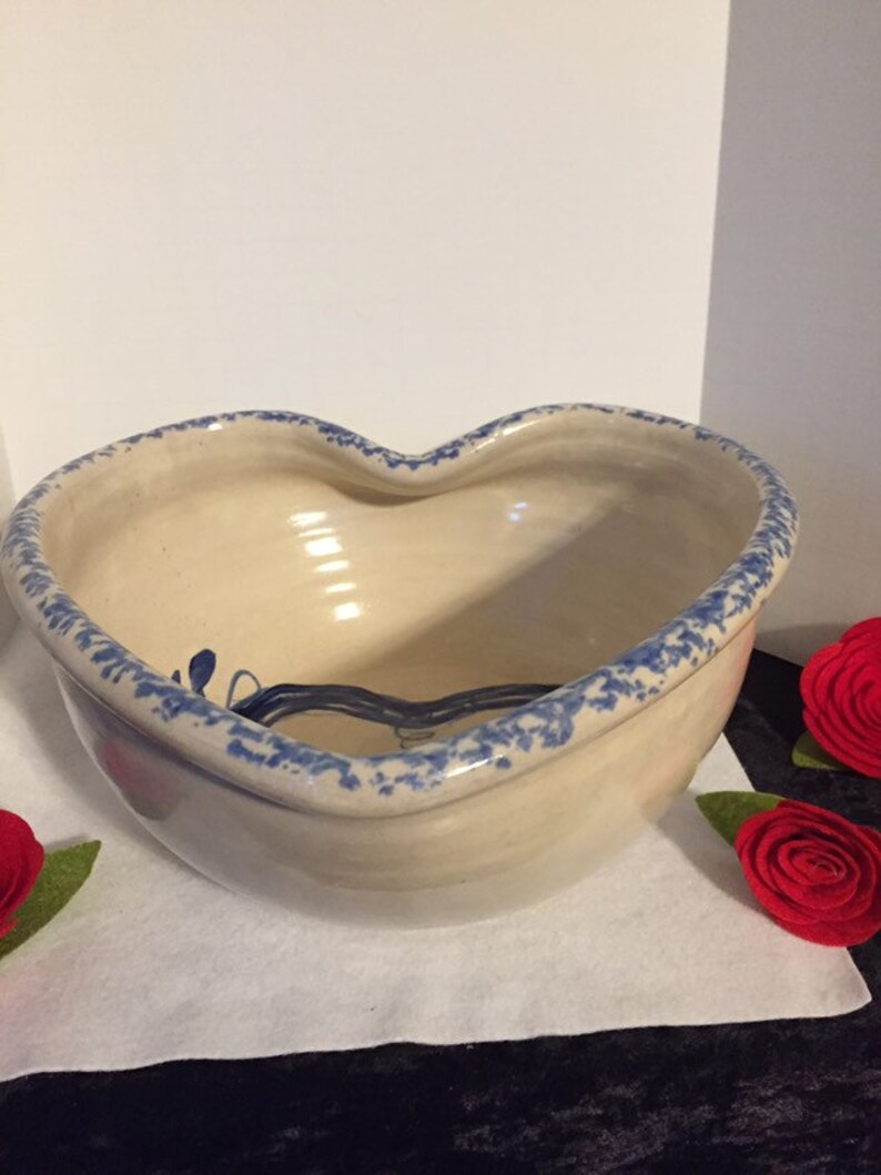 Casey Pottery Marshall Texas Heart Shaped Hand Turned Bowl Blue Fruit 10x10