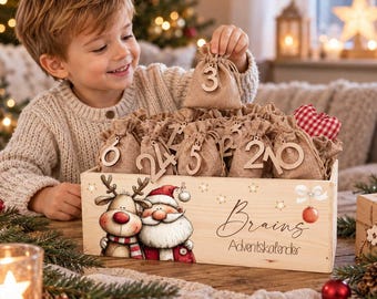 May include: A wooden box featuring a printed illustration of a reindeer and Santa Claus, labeled with the text "Brains Adventskalender". The box contains multiple small burlap drawstring bags, each adorned with a wooden number tag.