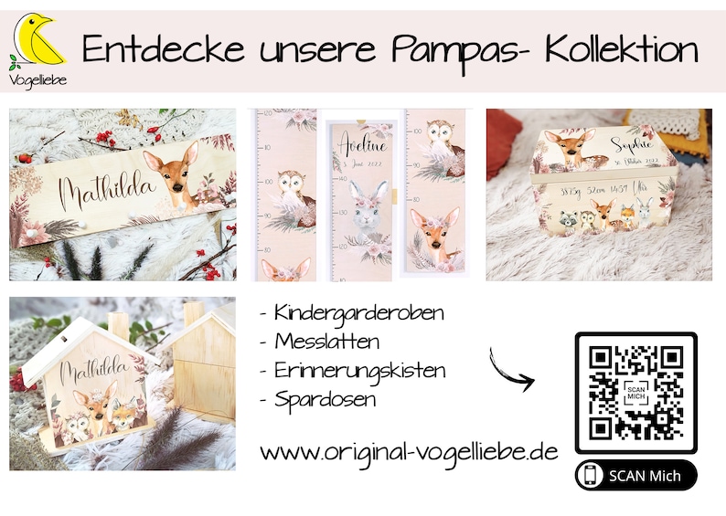 K&ouml;nnte beinhalten: Eine Sammlung personalisierter Holzartikel mit Pampasgras-Motiv. Die Artikel umfassen ein Namensschild, eine Wachstumstabelle, eine Erinnerungsbox und eine Sparb&uuml;chse. Die Artikel sind mit einer Hirsch-, Eulen- und Kaninchenillustration verziert. Der Text "Entdecke unsere Pampas-Kollektion" ist oben im Bild sichtbar.