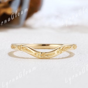 Nature Inspired Leaf Engraved Wedding Ring Yellow Gold Curved Wedding Band Leaves Berries Engraved Chevron Ring Personalized Gift for Her