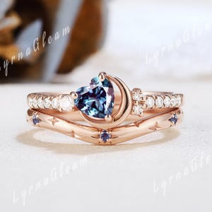 Unique Moon Star Alexandrite Engagement Ring Set Rose Gold Starburst Wedding Ring Set Engraved Ring Alexandrite Chevron Rings for Women