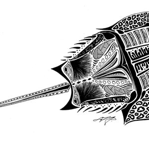 Puede incluir: Ilustración en blanco y negro de un cangrejo herradura con intrincados patrones y diseños.