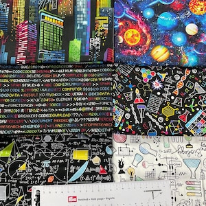 Könnte beinhalten: Eine Collage aus sechs Stoffquadraten mit verschiedenen Mustern. Das obere linke Quadrat zeigt eine Stadtlandschaft mit Neonlichtern. Das obere rechte Quadrat zeigt eine Galaxie mit Planeten und Sternen. Das mittlere linke Quadrat hat einen schwarzen Hintergrund mit farbigem Code. Das mittlere rechte Quadrat hat einen schwarzen Hintergrund mit bunten wissenschaftlichen Symbolen. Das untere linke Quadrat hat einen schwarzen Hintergrund mit weißen mathematischen Gleichungen. Das untere rechte Quadrat hat einen weißen Hintergrund mit schwarzen wissenschaftlichen Symbolen.