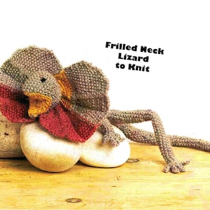 Modèle de tricot lézard à col jabot DK 8 épaisseurs Peluche australienne Reptile Dragon à col volanté 52 cm de long PDF Téléchargement numérique ANGLAIS