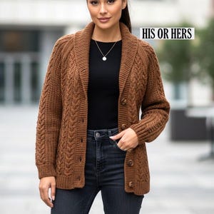 Aran kabelstickad kofta, mönster, unisex, sjalkragetröja, herr damer, 3 storlekar, grov 12-trådig (PDF-nedladdning på engelska)