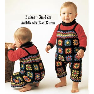 Peut inclure: Une salopette en crochet avec une base noire et des motifs de carrés granny multicolores en rouge, jaune, bleu et vert. Le vêtement possède des bretelles fines et se porte sur un haut rouge à manches longues et col roulé. Texte : 3 sizes ~ 3m-12m.