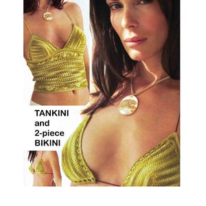 Peut inclure: Un haut de tankini en crochet vert citron avec de fines bretelles, un décolleté en V et des motifs de points texturés complexes. Le texte TANKINI and 2-piece BIKINI est imprimé en noir. Un collier pendentif rond marbré est visible.