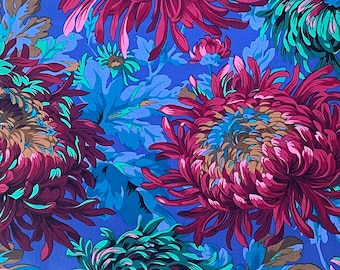 Tissu Kaffe Fassett Shaggy Chrysanthemums roses, bleus et verts par Philip Jacobs