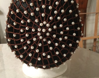 perlenbesetztes Haarnetz in braun mit cremefarbenen Glaswachsperlen - groß - Mittelalter - Renaissance