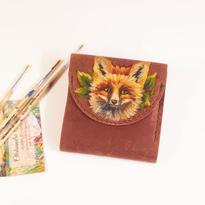 Cartera de piel pintada de zorro, pequeña cartera marrón, cartera personalizada para mujer, linda mini cartera, cartera vintage, regalo para mujer, estampado de flores