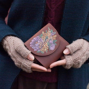 Mini billetera de cuero marrón Foxy, billetera floral pintada a mano, billetera personalizada, billetera de cuero para mujer, billetera pequeña para mujer, billetera vintage