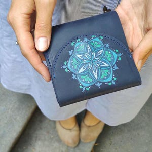 Blaue Lederne Brieftasche, Schmetterling kleine Brieftasche, Benutzerdefinierte Brieftasche Frau, Geldbörse, Handbemalte Brieftasche, einzigartiges Geschenk für sie, Ukrainischer Künstler