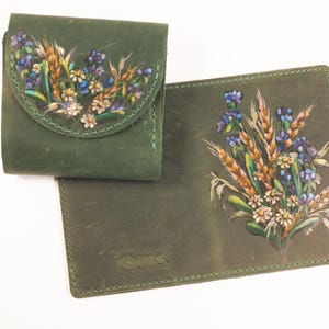 Conjunto de cuero verde, mini billetera de cuero pintada a mano, funda de cuero para pasaporte, billetera de mujer, billetera vintage, regalo de mujer, billetera con estampado de flores