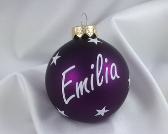 personalisierte Weihnachtskugel aus Glas - violett - Schrift weiß - 6 cm
