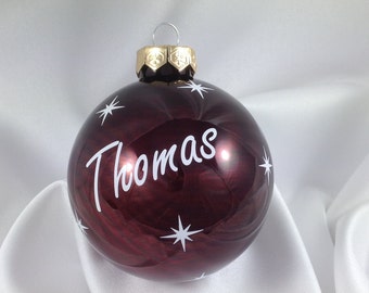 personalisierte Weihnachtskugel aus Glas - marsala - Schrift weiß - 8 cm