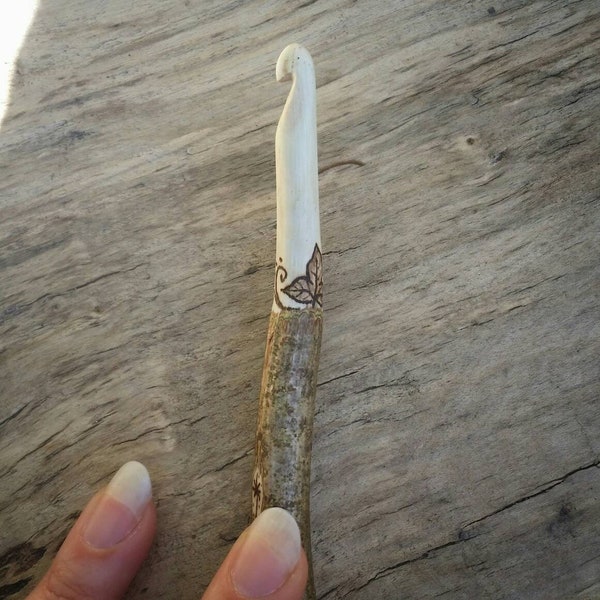 Natural celtic ivy leaf hand carved burned crochet hook hazel bark eco friendly sustainable handmade crocheting fibre art yarn beeswax 7.5mm