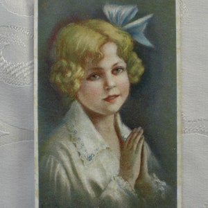 Künstlerkarte  Mädis Nachtgebet Postkarte Mädchen betend blaue Schleife Vintagekarte