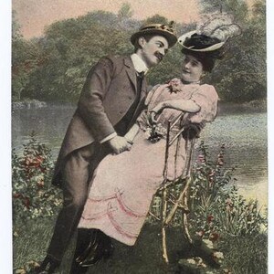 Cartão de artista Primavera por volta de 1900 Cartão com os dizeres Amantes União Postal Universal