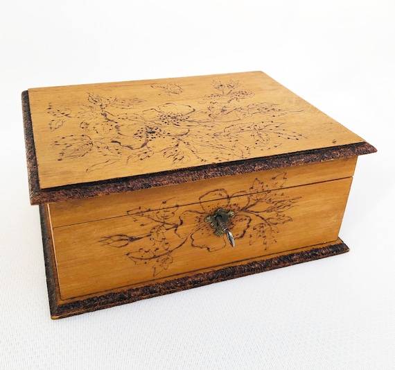 Vintage wooden box with key jewelry box pyrograph… - image 1