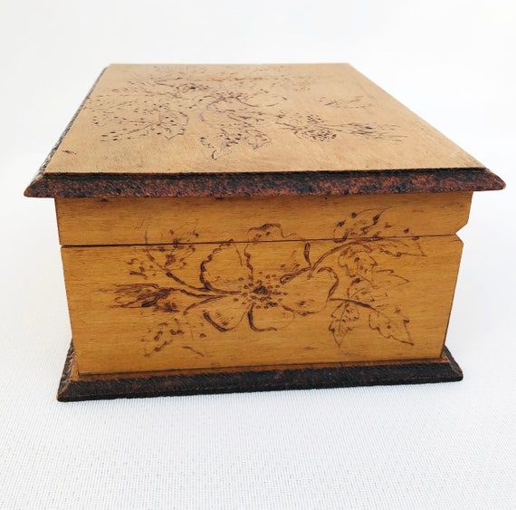 Vintage wooden box with key jewelry box pyrograph… - image 4
