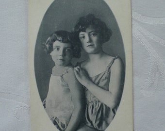 Vintage Fotopostkarte um 1920 Kinder Mädchen Portrait