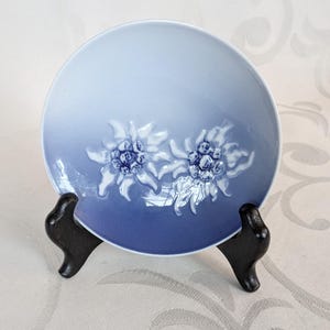 Mini porseleinen bord, snoepkom, sieradenschaal, ringbord, theezakjesschaal, B&G Bing en Grøndahl Kopenhagen Denemarken Edelweiss