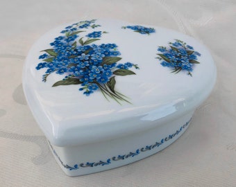 Heart-shaped lidded box Tettau Bavaria handmade porcelain box porcelain forget-me-not