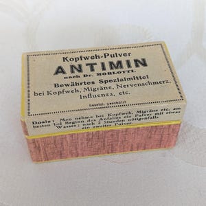 Oude medicijnen, farmaceutische medicijnen, kartonnen doos, antimine, hoofdpijnpoeder, Bazel, Zwitserland