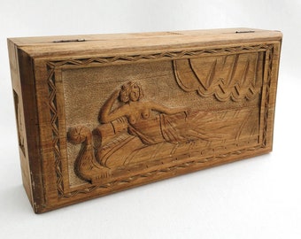 Antike Holzschatulle Dame auf Chaiselongue Sofa nude Salon