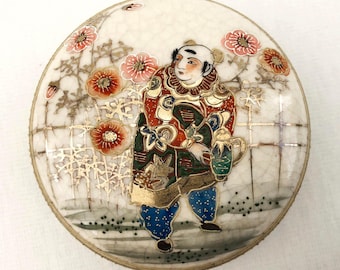 Small Chinese porcelain box with lid, hand-painted, jewelry box, Asian porcelain, floral decoration