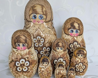 Large 10-piece hand-painted matryoshka doll | Russian wooden doll with gold pyrography decoration | Vintage collector's item, approx. 25 cm
