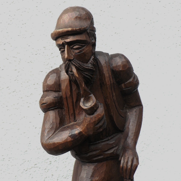 Geschnitzte Holzfigur Holzfäller Holzhacker Waldarbeiter Holzstatue Axt Pfeife