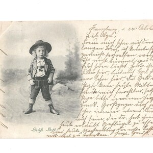 Vintage kaart rond 1897 Ansichtkaart met jongetje met hoed