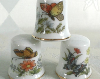 Thimble Set Butterflies Display Case Gold Rim Porcelain Vintage Thimble