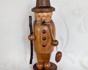 Rustic incense smoker figure from the Ore Mountains, hiker with pipe and walking stick, wooden incense figurine, 17 cm, patina. Vintage GDR folk art collector's item.