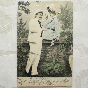 Cartão postal fotográfico colorido por volta de 1905 Cartão postal da União Postal Universal, cartão vintage para amantes