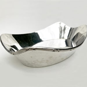 Vintage serving bowl silver-plated metal bowl offering bowl storage bowl