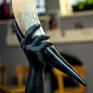 Viking Drinking Horn with Custom Holder – Rare 1950s Pine Base, Eco-Friendly Bioplastic Hand – Full Set for Medieval, Viking and nordic Fans