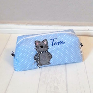 Kosmetiktasche "Katze mit Schal", mit Namen, bestickt, Kosmetiktasche, Geschenk Mama, Geschenk Teenager, Geschenk Kind, Katze