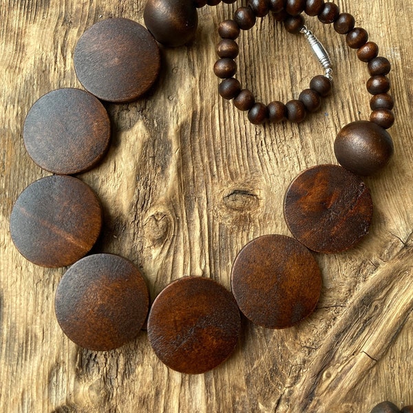 Collier disque bohème en perles de bois marron - Collier disque de perles en bois marron