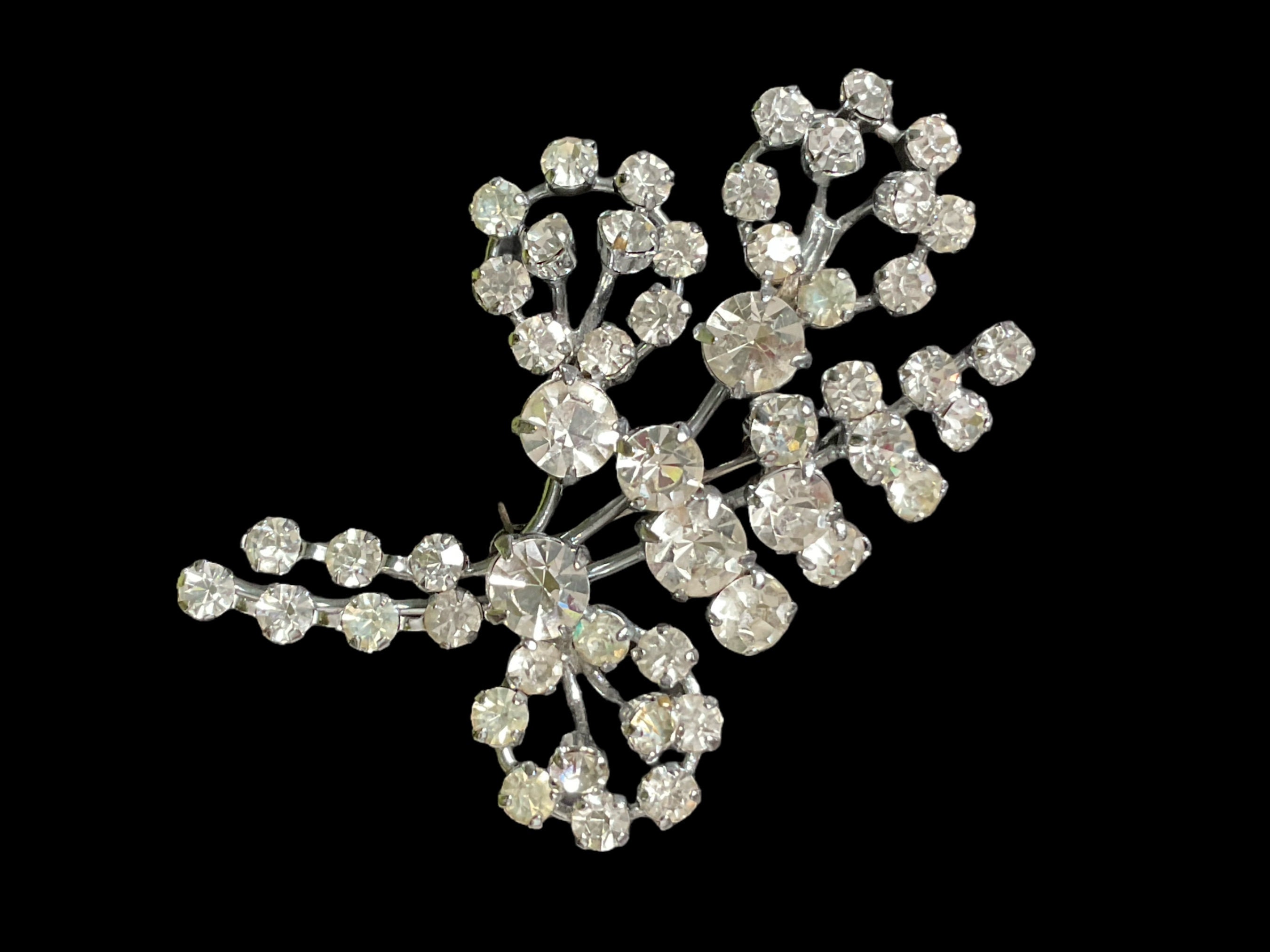 ブローチ・コサージュ Crystal Flower Fringe Brooch Gucci Crystal Flower Fringe Brooch - Runway Catalog