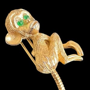 Vintage gold tone monkey with green eyes & articulated tail brooch - Cute monkey animal lapel pin