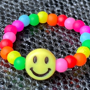 Smiley face bead rings - Cute dainty beaded smiley face rings with a stretchy rainbow bead band  - 7 different colour smiley faces