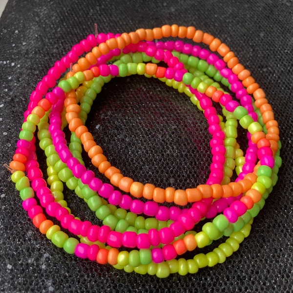 Bracelet néon, bracelet extensible, bracelet de perles de graines, bracelet rose fluo, bracelet orange fluo, bracelet boho, bijoux de plage, bracelet empilable