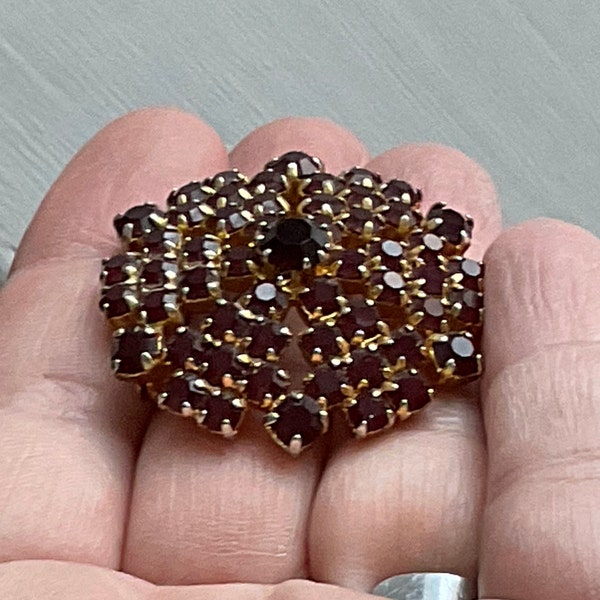 Mid century vintage garnet glass claw set cluster brooch - deep red paste lapel pin